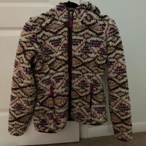 Hooded zip up VINTAGE PATAGONIA jacket. Super cute and fuzzy. XS